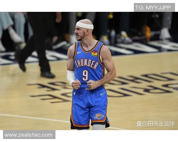 步行者队换防失误 卡鲁索反跑轻松扣篮