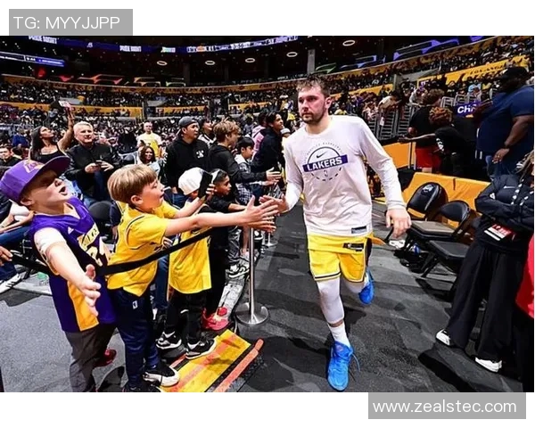 勇士湖人揭幕战前瞻!库里小弟撂出狠话,东契奇回应:放马过来吧 勇士湖人揭幕战前瞻!库里小弟撂出狠话,东契奇回应:放马过来吧