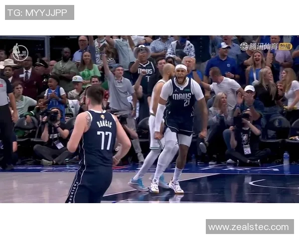 塔图姆妙传篮下 布朗轻松上篮得手